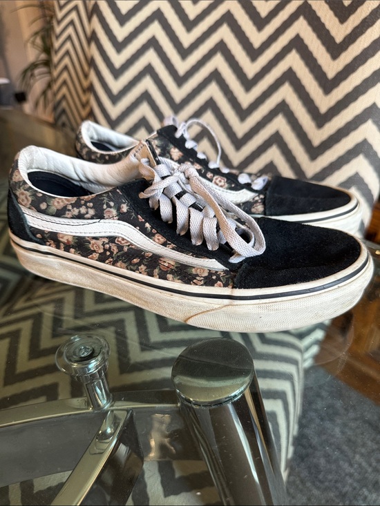 Vans Shoes - *DONATED* Vans Old Skool Black Floral Skate Shoes Women’s Size 6